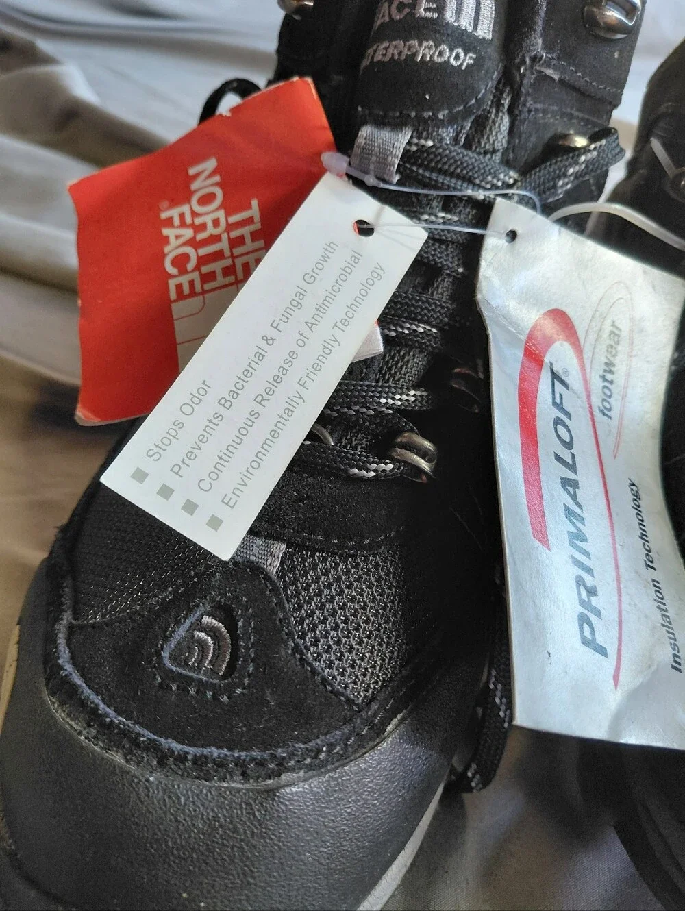The North Face Men's Black/Gray Insulated Hiking Boots Sz9 NWT Hydroseal Weather